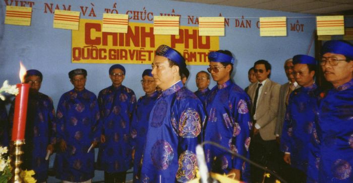Ông Đào Minh Quân chủân ḅi tuyên tḥê nḥân tṛong nhịêm Th̉u Tướng CPQGVNLT ngày 16-02-1991 lúc 12:00 trưa ngay ṭai Trung Tâm Th̉u Đô Người Vịêt Ṭy Ṇan CS miền Nam Cali.